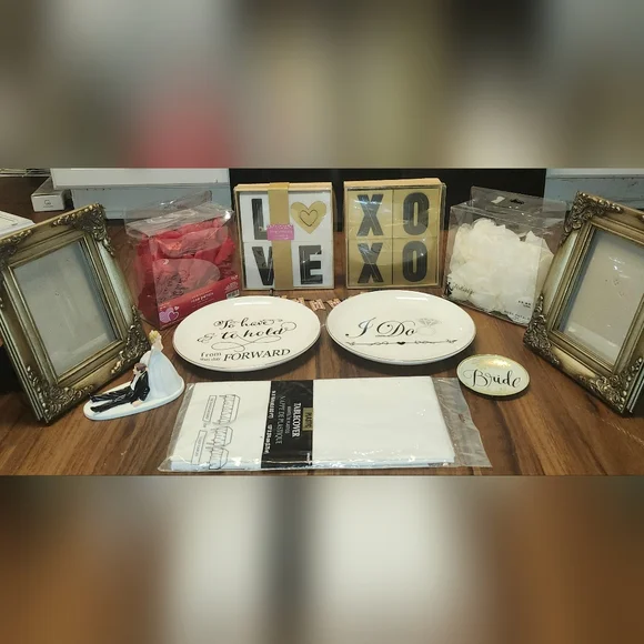 Mostly NWT/NIB Assorted Wedding Tabletop Decorations